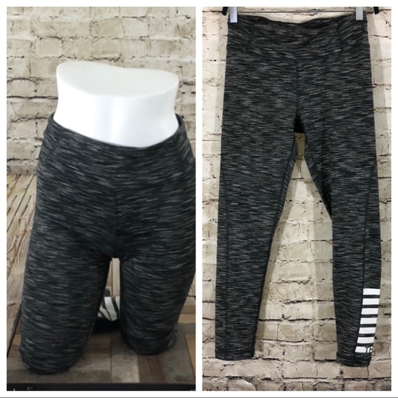 Tommy Hilfiger Pants - NWOT Tommy Hilfiger active leggings olive small
